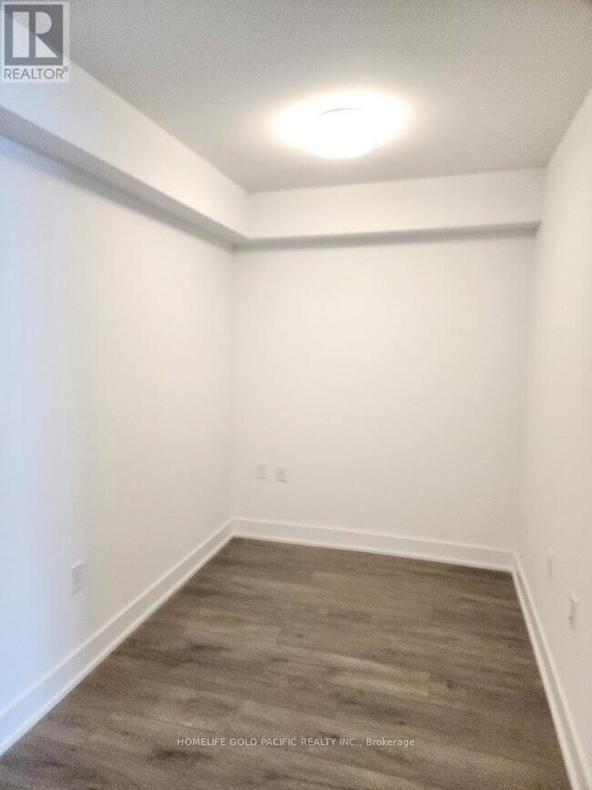 Photo du bâtiment - 575-575 Bloor St E