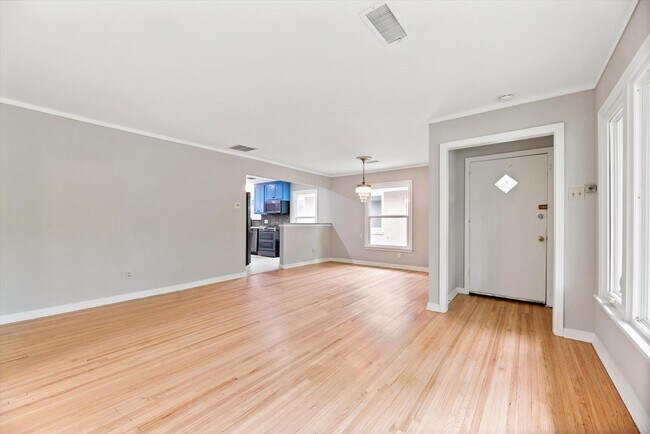 Building Photo - 2022 Elmwood Blvd