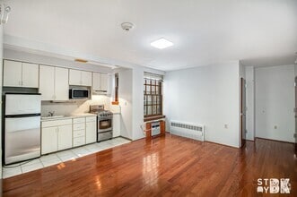 Building Photo - 8-10 Clark Street