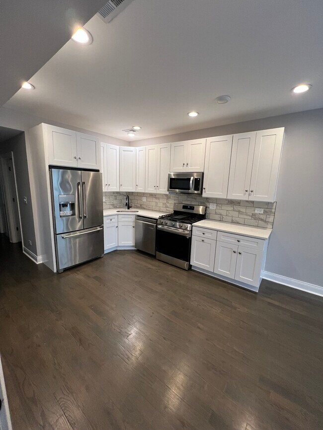 Building Photo - 5031 W Maypole Ave