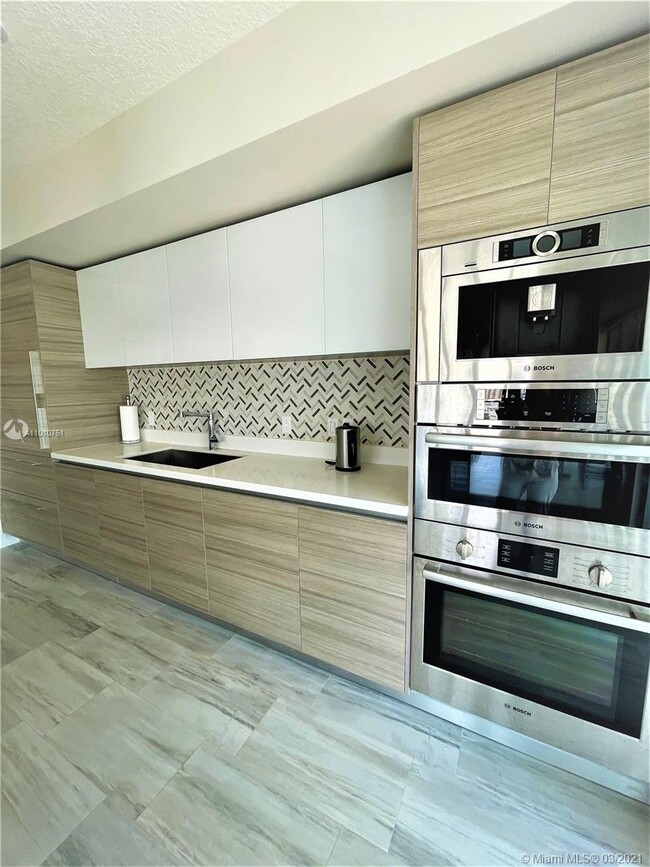 Building Photo - 300 Sunny Isles Blvd