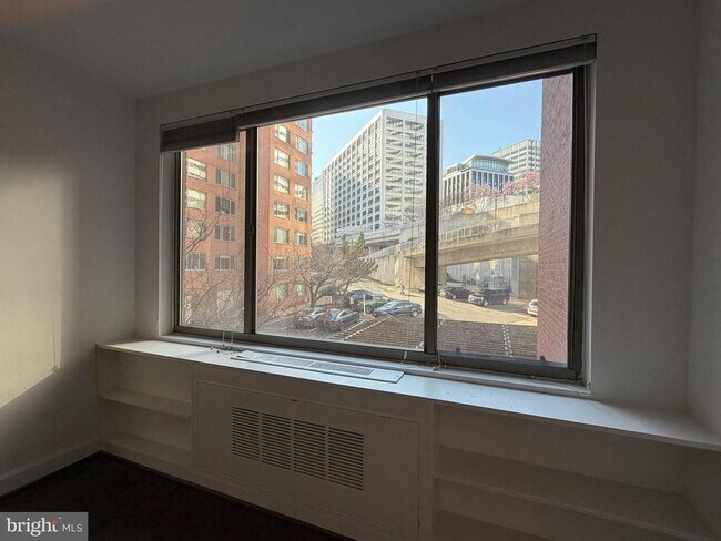 Foto del edificio - 1121 Arlington Blvd