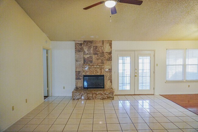 Building Photo - Universal City 3 Bedroom, 2 Bath, Single Story