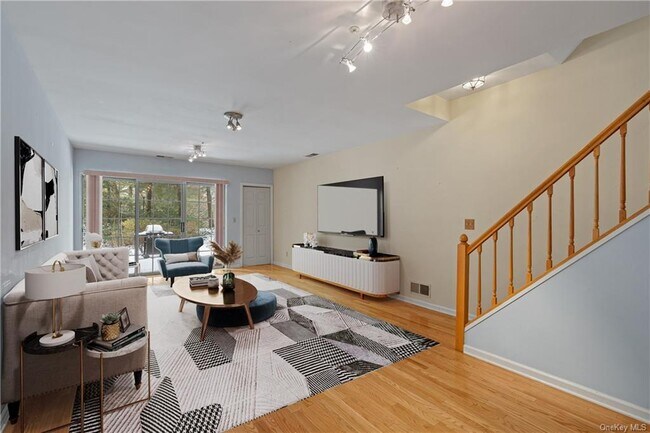 Foto del edificio - 1403 Pondcrest Ln