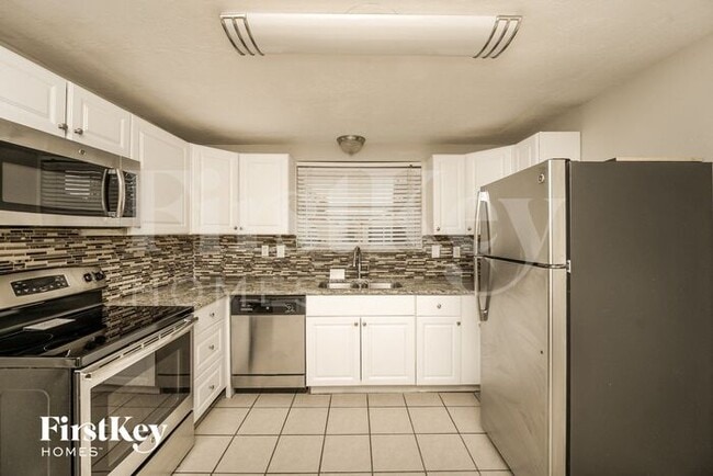 Building Photo - 8215 Winthrop Dr