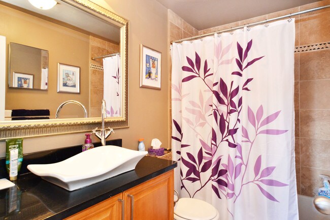 Foto del edificio - 3930 N Pine Grove Ave