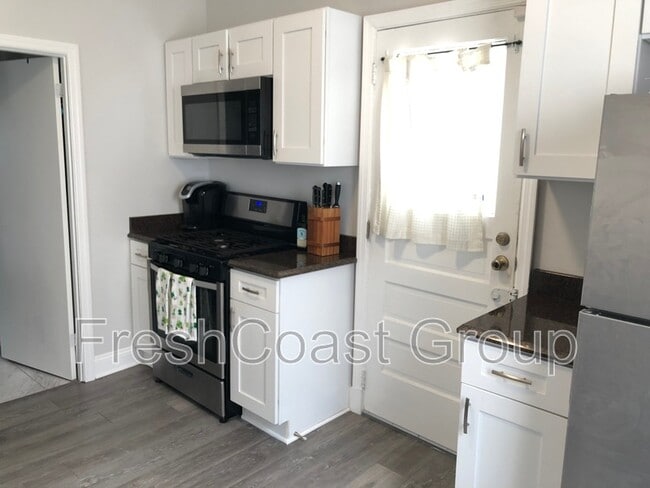 Foto del edificio - 2049 W 28th St