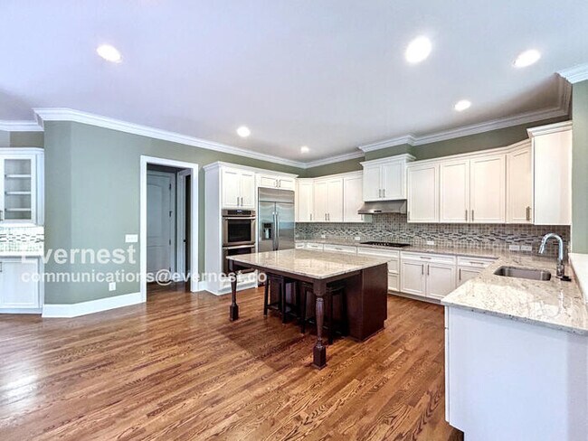 Foto del edificio - 1070 Windfaire Pl