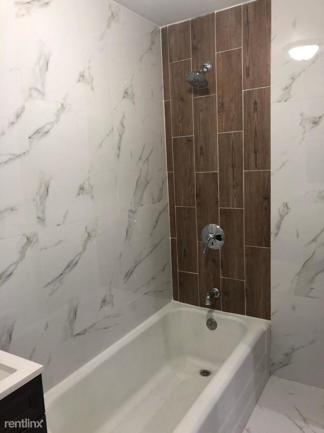 Building Photo - 3 br, 1 bath Apartment - 34 W 16th St
