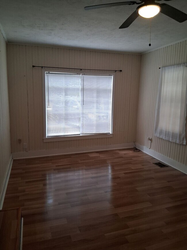 Foto del edificio - 647 Robinhood Rd