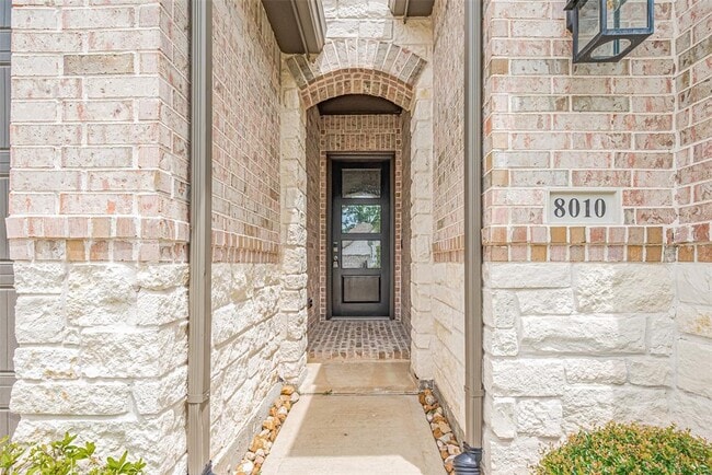 Building Photo - 8010 Whisper Grove Dr