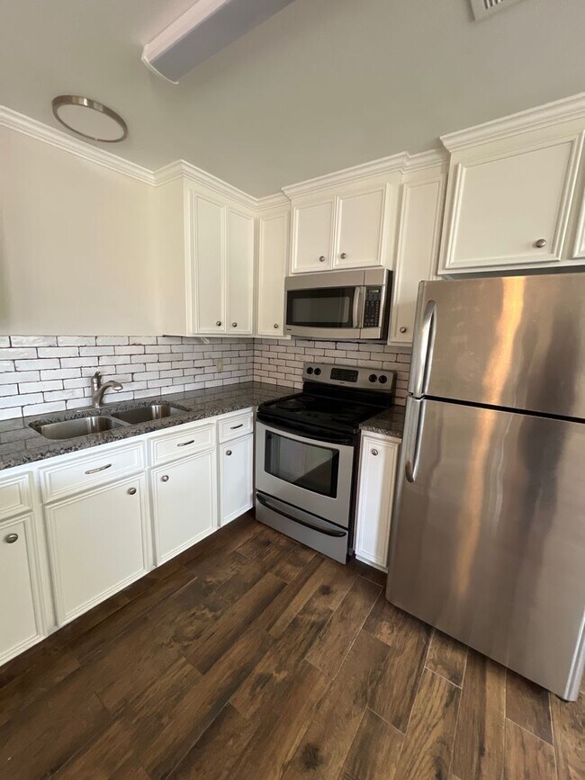 Building Photo - 305 Woodruff Apt C