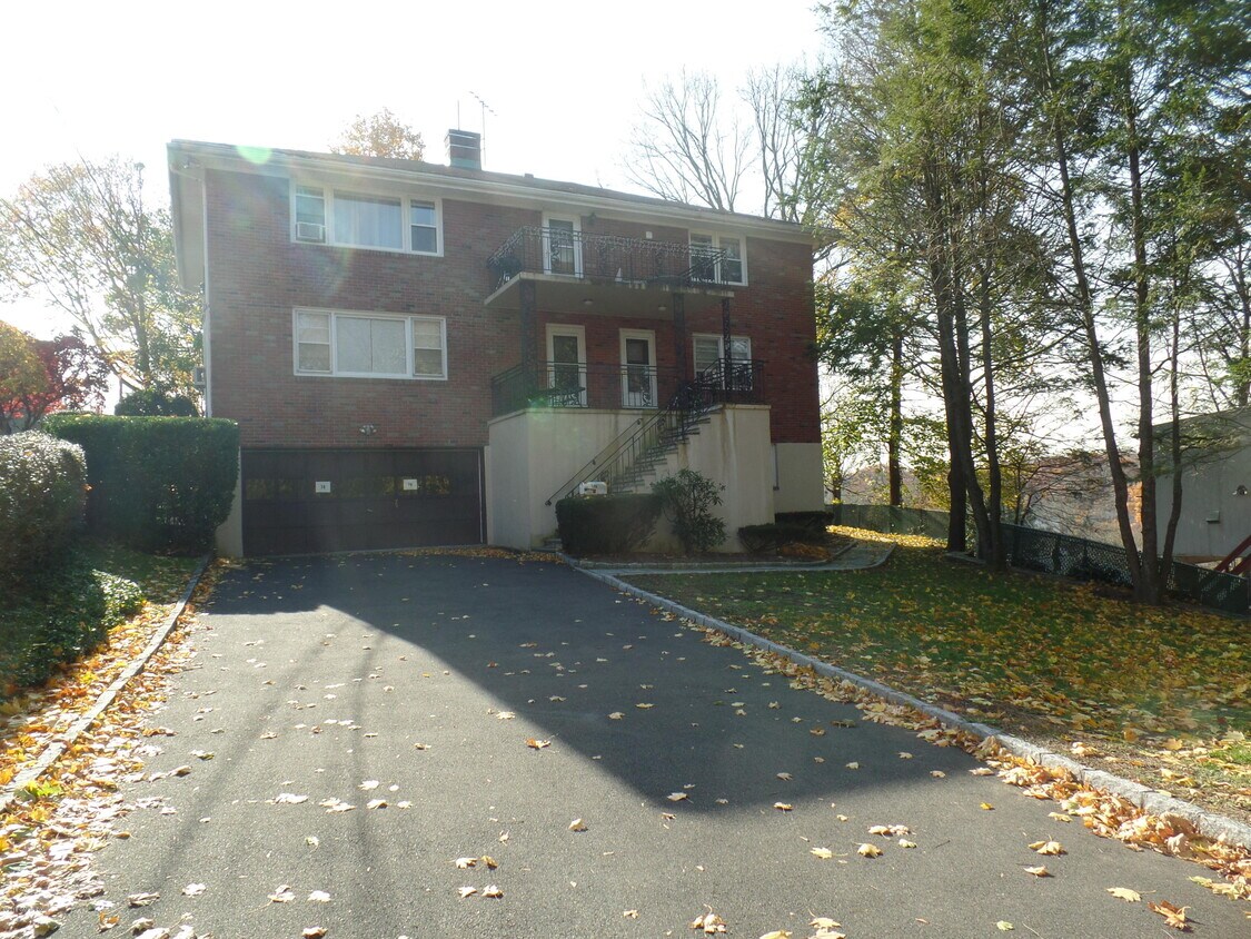 Foto principal - 74 Byram Terrace Dr