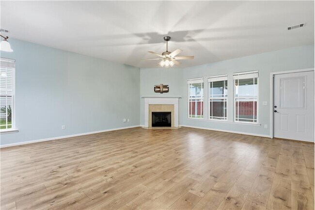 Foto del edificio - 13 Concordia Dr