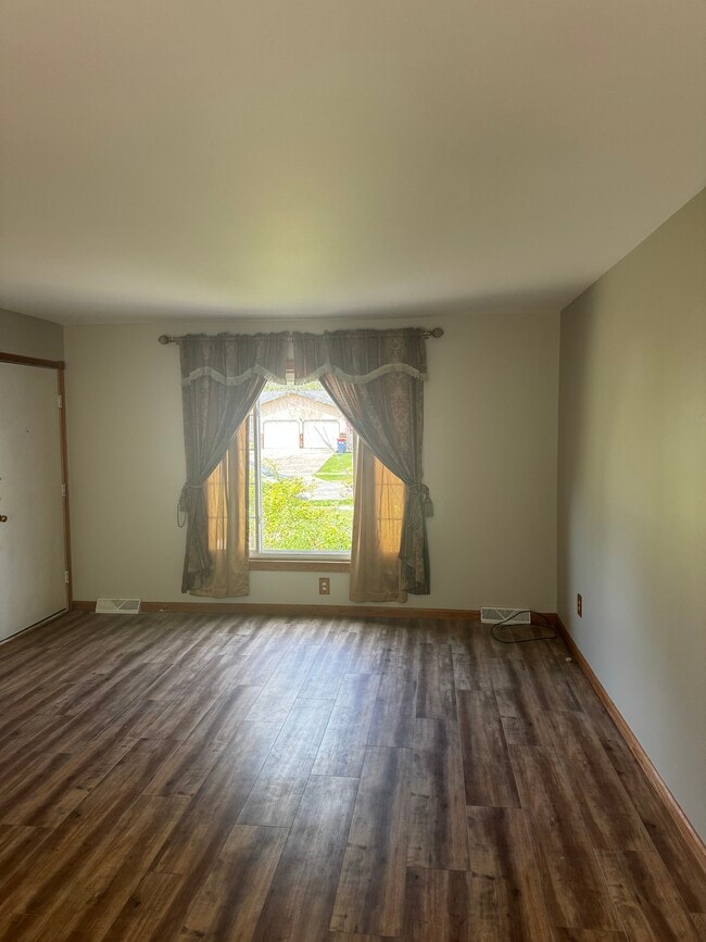 Building Photo - 3000 Mulford Dr SE