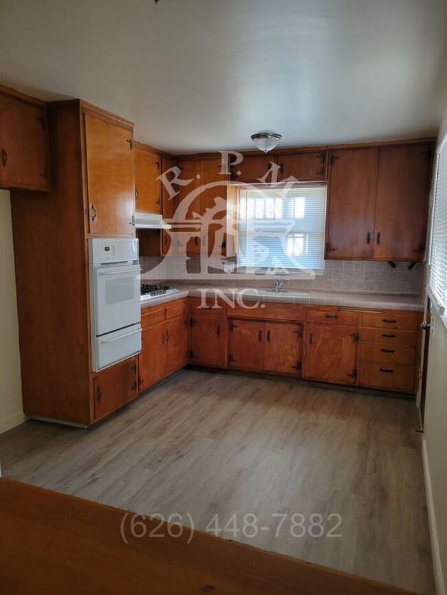 Foto del edificio - Spacious 2-Bedroom, 1-Bathroom Single-Leve...