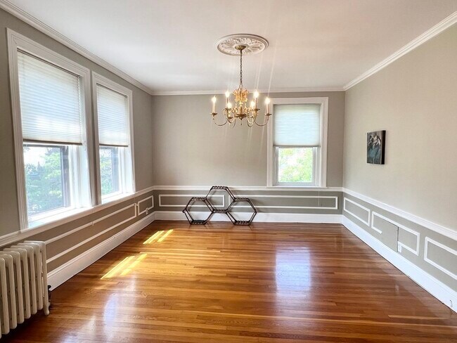 Building Photo - 325 Tappan St