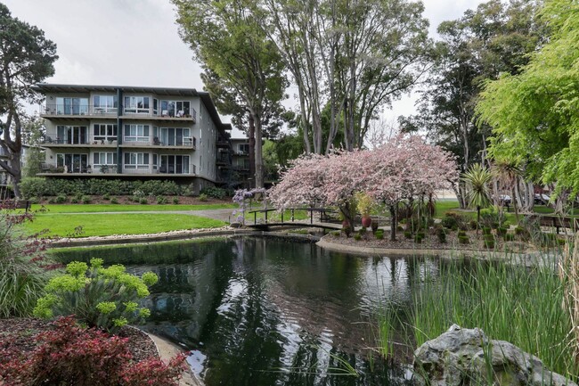 Foto del edificio - 1 Bed / 1 Bath ground floor condo in beaut...