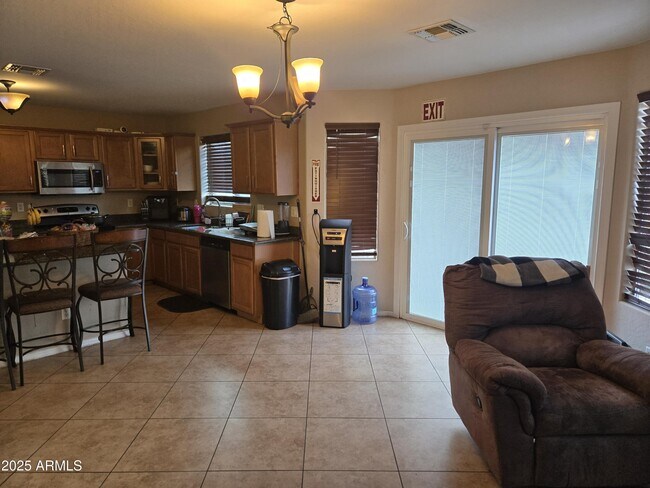 Foto del edificio - 8814 W Magnolia St