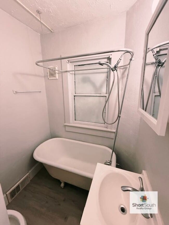 Foto del edificio - 339 E St Joseph St