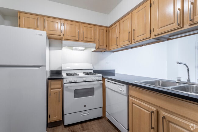 2BR, 1BA - 898SF - Kitchen - Olympic Village Apartments