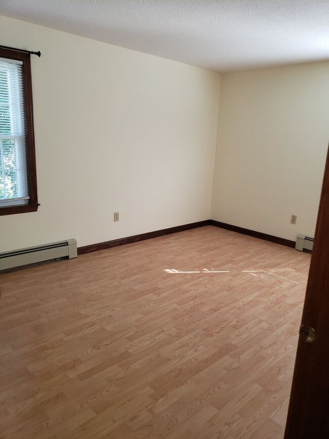 Building Photo - 3-Bedroom Ranch Rental – Year-Round, Utilities Included