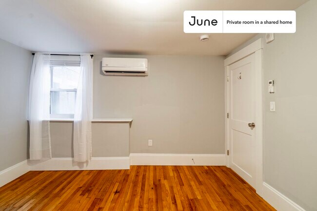 Foto del edificio - Private bedroom in 4 bed/2 bath Home
