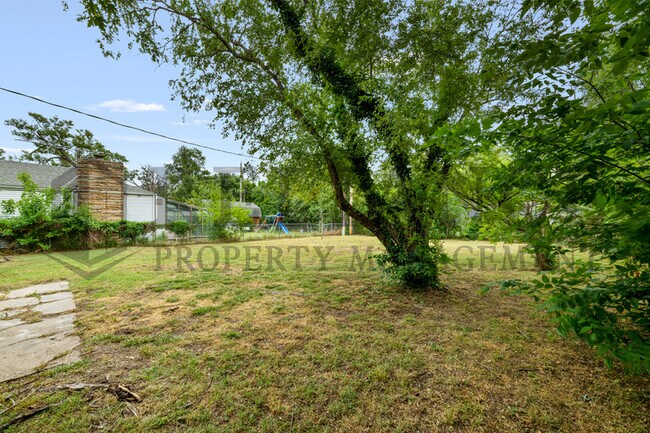 Building Photo - 2309 W Graber St