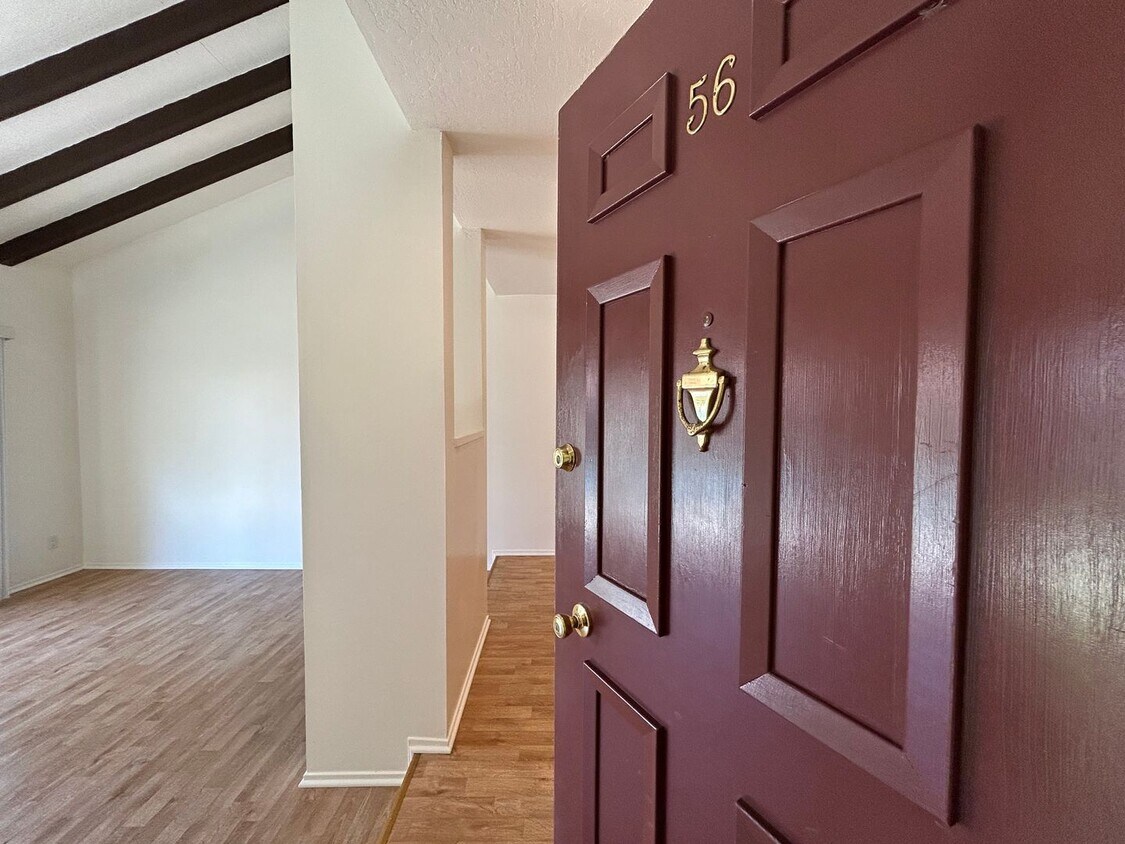 Foto principal - Bright & Updated 1BR Condo in Prime Walnut...