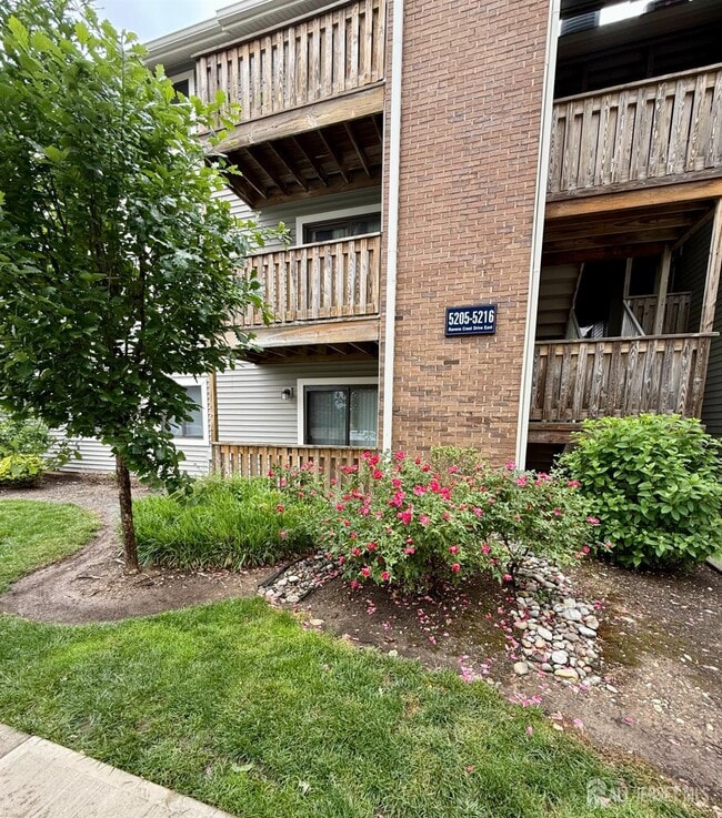Building Photo - 5205 Ravens Crest Dr