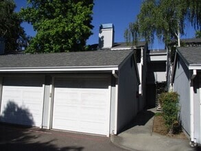 Building Photo - 37406 Parish Cir