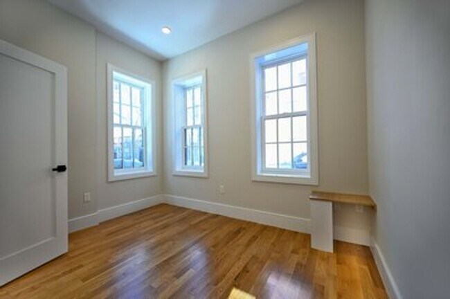 Foto del edificio - Newly Renovated 2 bed in Bay Village.... Steps away from Chinatown