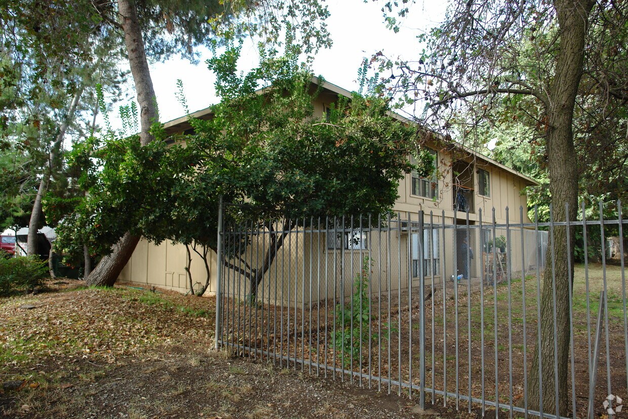 Building Photo - 828 W Sacramento Ave