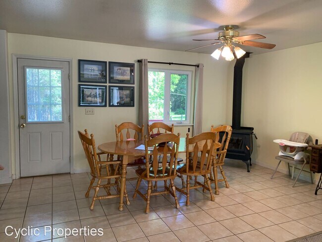 Building Photo - 4 br, 3 bath House - 2330 Long Shadow