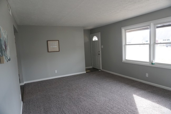 Building Photo - 2333 Wichert Dr