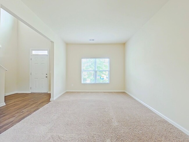 Building Photo - 4 Bedroom in Sims Landing!