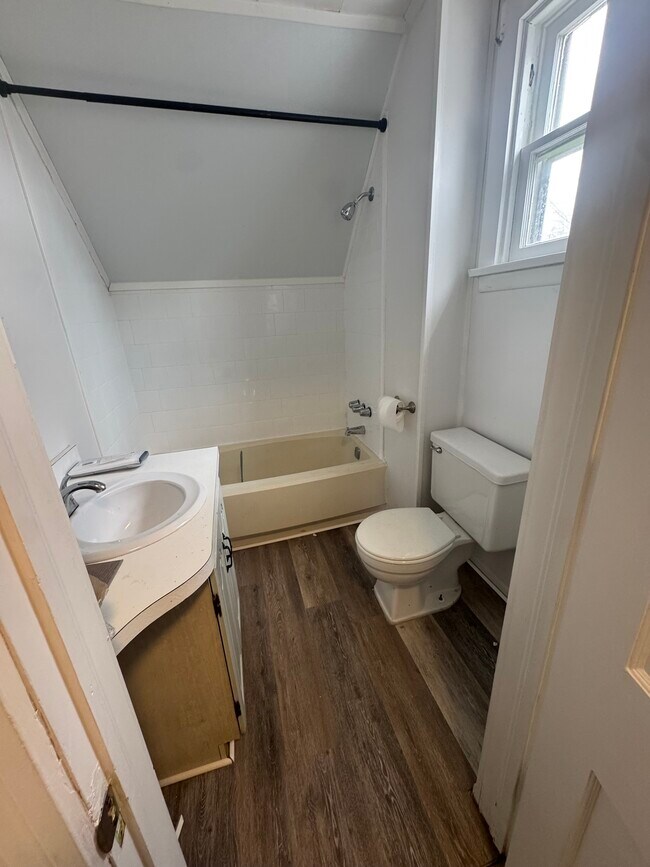 Building Photo - 152 Austin St