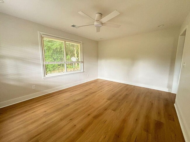 Building Photo - Fully Updated Home in Charleston