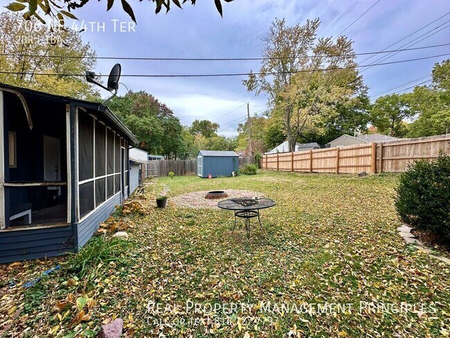 Building Photo - Recently Renovated 2 Bedroom, 1 Bathroom H...