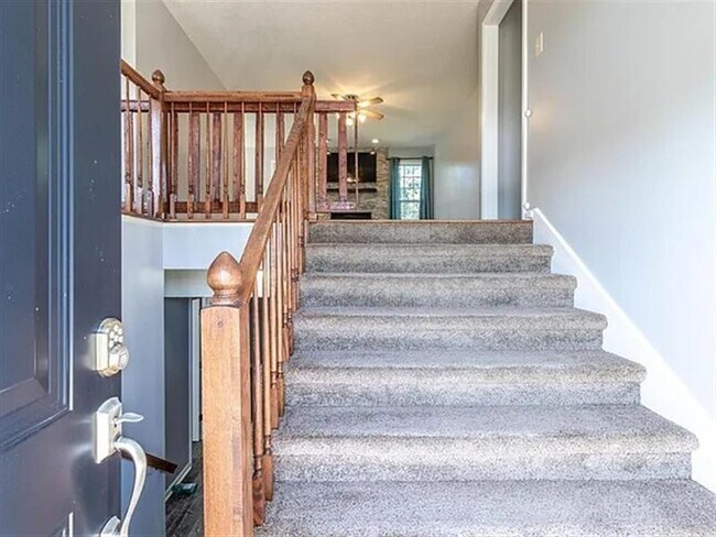 Building Photo - Gorgeous home