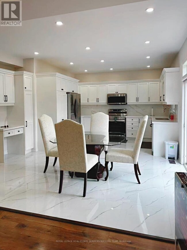Building Photo - 450 HARKIN Pl