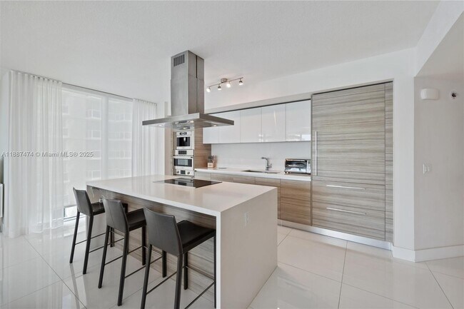 Foto del edificio - 300 Sunny Isles Blvd