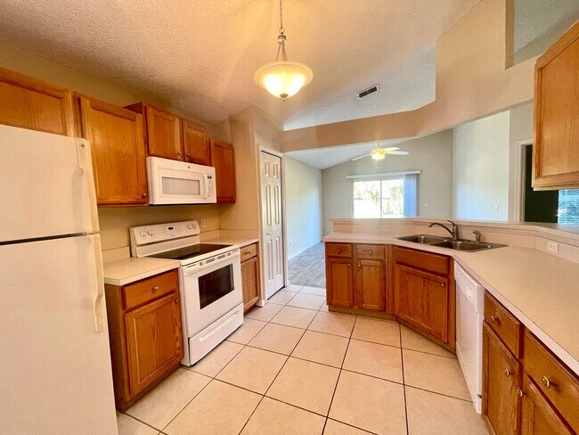 Foto del edificio - GREAT HOME 4/2 IN ASHINGTON PARK IN EAST O...