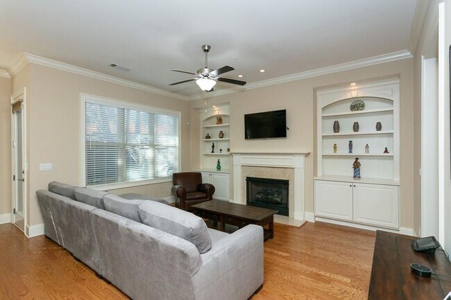 Building Photo - 305 Nottaway Ln