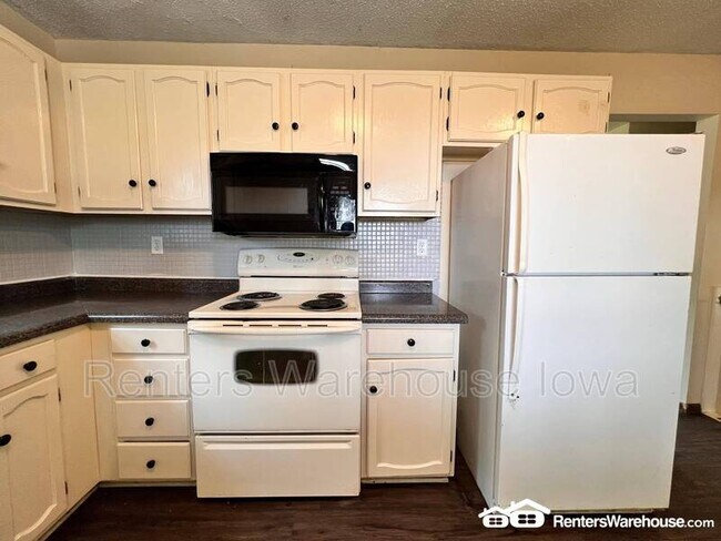 Foto del edificio - 5210 Jennifer Dr