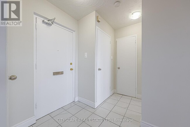 Building Photo - 100-100 Rowena Dr