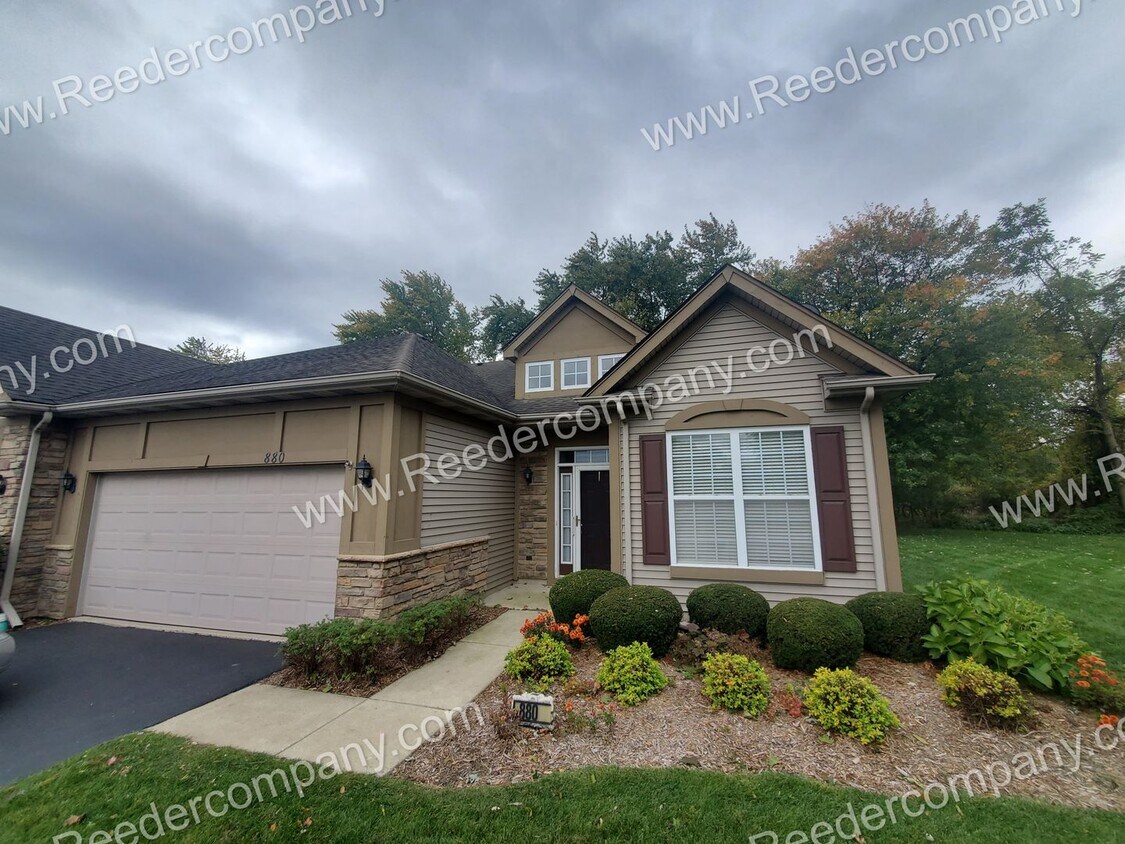 Foto principal - Spacious 2 bed 1.75 bath with 2 car attatc...