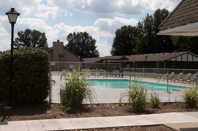 Pool - Highland Terrace