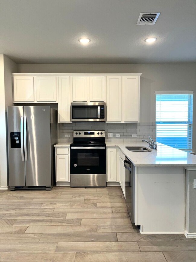 Building Photo - 3510 Hacienda Wy