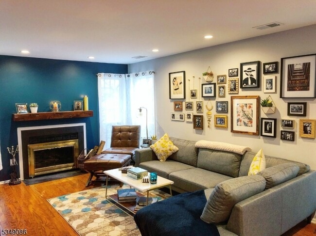 Foto del edificio - 612 Deepdale Ct
